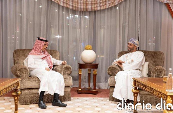 Los ministros de Exteriores de Omán y Arabia Saudí abordan la situación en el estrecho de Ormuz