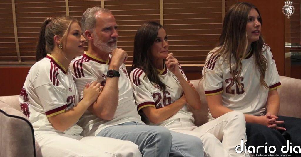 Los reyes y sus hijas vibran con la selección