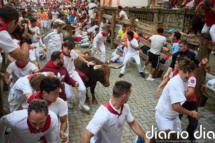 Los toros de Jandilla cierran los encierros de San Fermín con una carrera peligrosa con dos heridos por asta