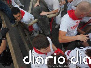 Los toros de José Escolar protagonizan un veloz y atropellado quinto encierro de los Sanfermines