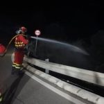 Los trabajos para extinguir el incendio de Los Gallardos siguen mientras se asegura el perímetro
