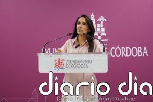 Mamen González (PSOE) critica al gobierno local del PP en Córdoba por la ausencia de marquesinas en las paradas de taxi