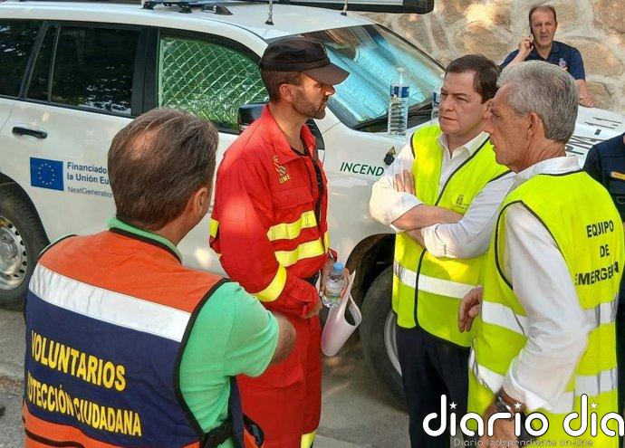 Mañueco pide unidad y extremar la precaución ante la "virulencia" del incendio de Burgohondo (Ávila)