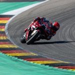 Marc Márquez reina en Sachsenring y aprieta al líder Martín