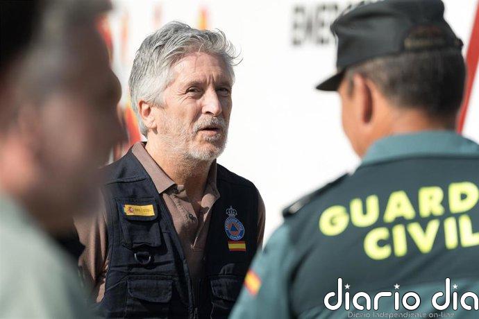 Marlaska espera "tres días muy duros" por el calor y dice que intentan evitar que el fuego se reavive