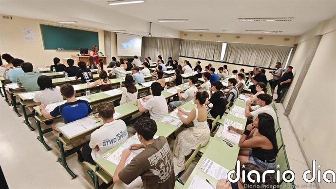 Más de 1.100 alumnos de Asturias se examinan de la PAU desde este lunes en nueve sedes