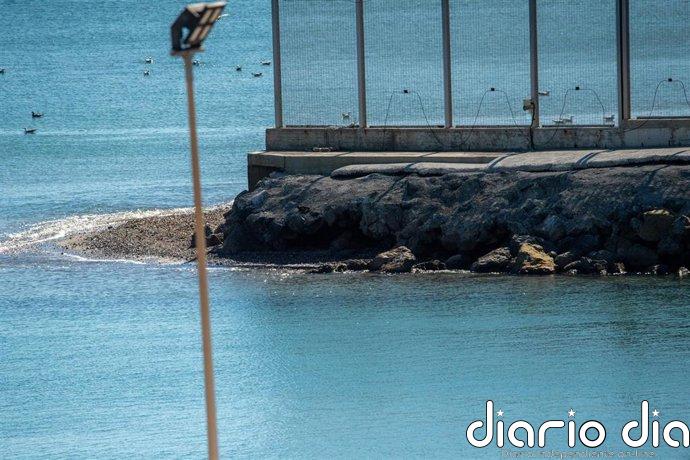 Más de 1.500 migrantes han entrado a nado en Ceuta en la última semana y 400 acampan a las puertas del CETI