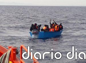 Más de 350.000 inmigrantes han entrado irregularmente al país por Canarias, Ceuta y Melilla en 30 años, según un estudio