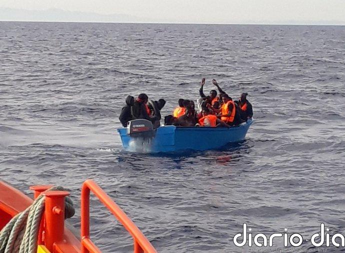 Más de 350.000 inmigrantes han entrado irregularmente al país por Canarias, Ceuta y Melilla en 30 años, según un estudio