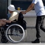Más de 70.000 personas saldrán de la lista de espera de dependencia con la nueva financiación, según Derechos Sociales