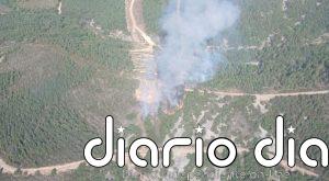 Más de una veintena de medios aéreos y terrestres trabaja en un incendio accidental en Castropodame (León)