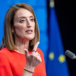 Metsola reprueba los gritos racistas de eurodiputados tras aprobar la directiva de retorno y anuncia medidas
