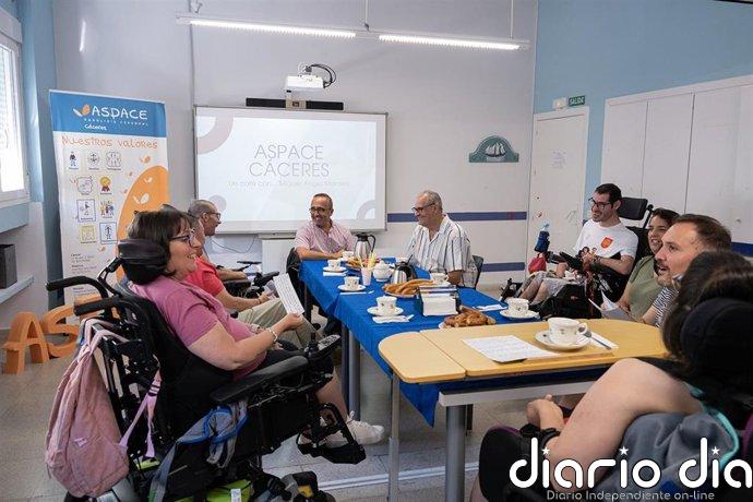 Miguel Ángel Morales participa en un desayuno de Aspace para conocer las necesidades de las personas con discapacidad
