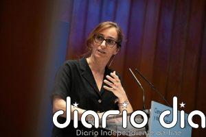 Mónica García reprocha a Feijóo que acuse de fraude a médicos y trabajadores por las bajas laborales
