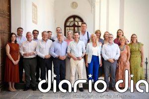 Moreno agradece a los viceconsejeros su "gran labor" en la Junta antes de dar a conocer "estos días" su nuevo Gobierno