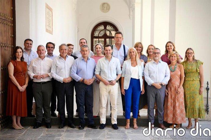 Moreno agradece a los viceconsejeros su "gran labor" en la Junta antes de dar a conocer "estos días" su nuevo Gobierno