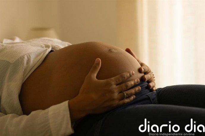 Mujeres sordas piden información accesible durante el embarazo y el parto: "Existe el miedo a no enterarte"