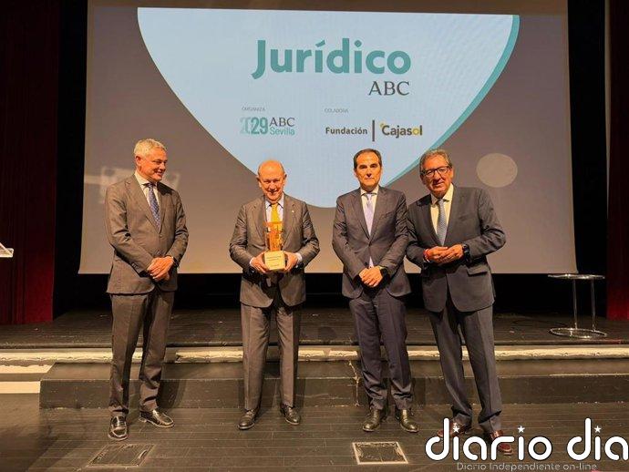 Nieto insta a dignificar el papel de jueces y magistrados y en respetar la independencia y la separación de poderes