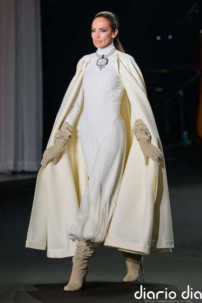 Nieves Álvarez celebra su boda con Bill Saad de la mejor manera posible: abriendo el desfile de Stéphane Rolland