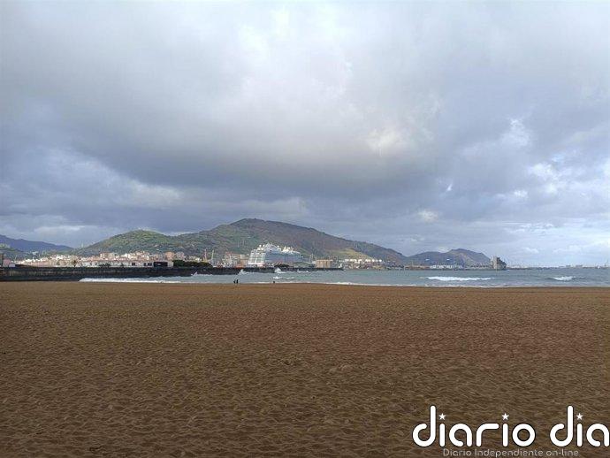 Nubosidad y ligeras lluvias por la mañana y claros por la tarde este sábado en Euskadi