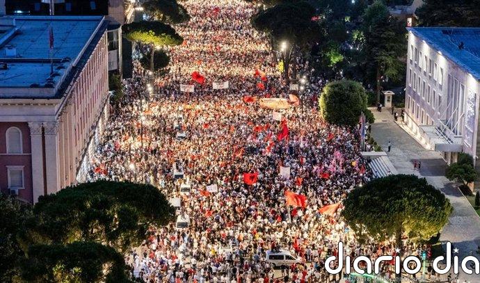 ONG denuncian brutalidad policial en la represión de las protestas contra el proyecto de Jared Kushner en Albania