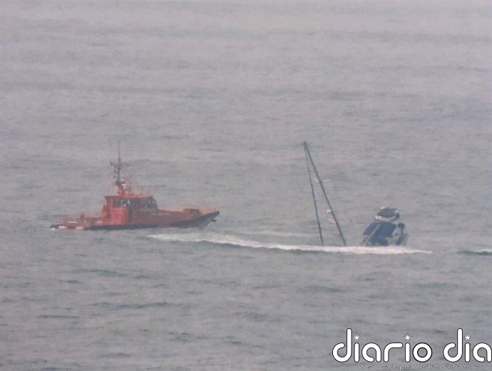 Orcas hunden un velero en Estaca de Bares, con dos tripulantes rescatados, tras tres incidentes previos en la zona