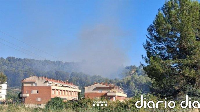 Orden de confinamiento en una urbanización en Sant Vicenç de Castellet (Barcelona) por un incendio