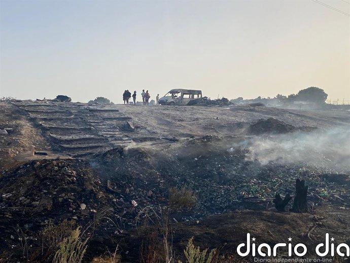 Organizaciones reclaman reubicar a las 300 personas afectadas por el incendio en el asentamiento de Palos (Huelva)