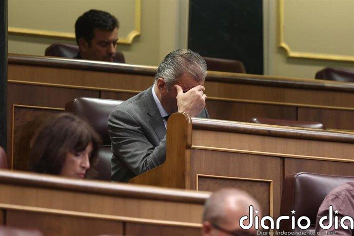 Ortega Smith promete ser coherente en el Mixto del Congreso tras dejar Vox: "Los problemas de España son los mismos"