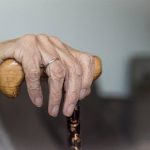 Patronal de servicios de cuidados pide incentivos fiscales urgentes para frenar los cuidados no profesionales en verano