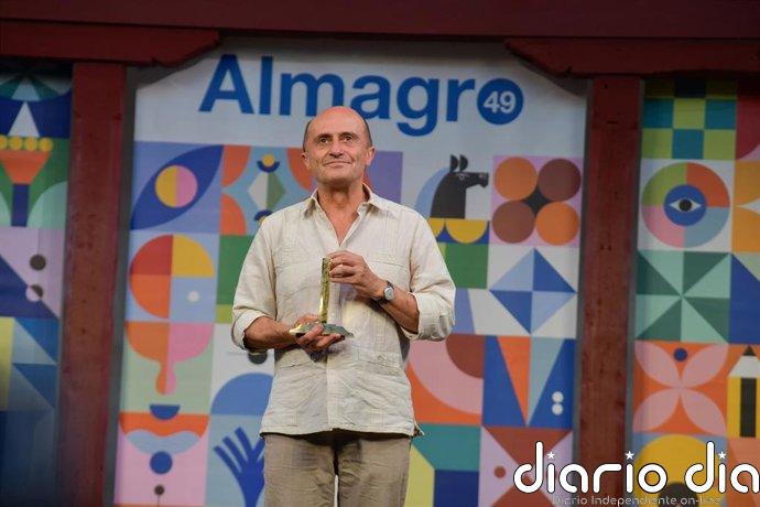 Pepe Viyuela recibe el Premio Corral con una oda al teatro: "En tiempos de exterminio, nos lleva a vivir con dignidad"