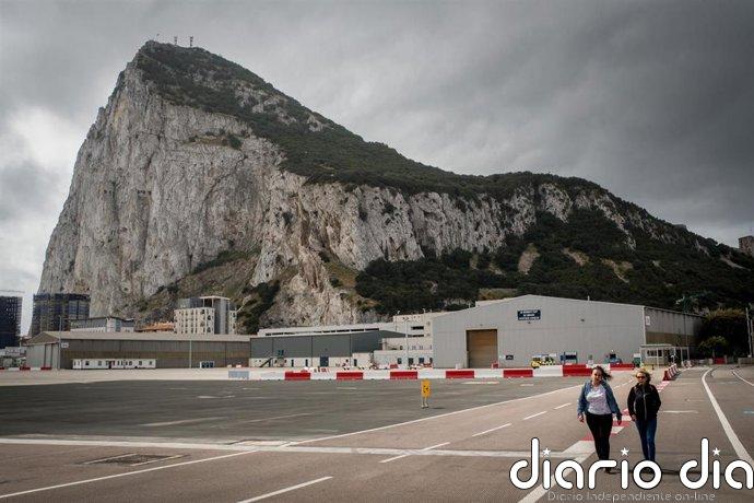 Picardo y Franco escenifican el fin de la Verja que separa Gibraltar