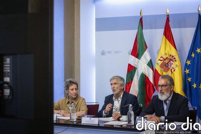Policías critican a Interior por "debilitar" las competencias de extranjería tras el acuerdo con la Ertzaintza