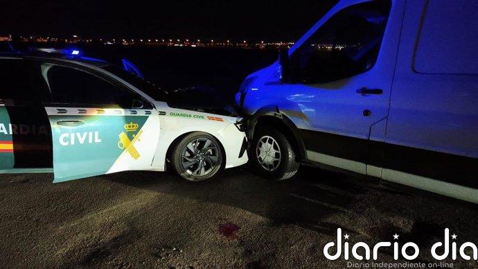 Prisión sin fianza por embestir a unos agentes en Almería con una furgoneta sustraída usada para el 'petaqueo'