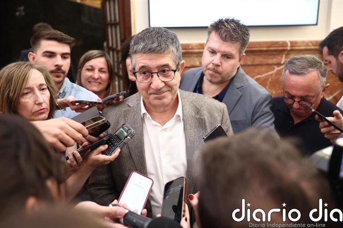 PSOE confía en que Zapatero aclare "dudas" y dice que el Gobierno no se "quema" defendiendo su presunción de inocencia