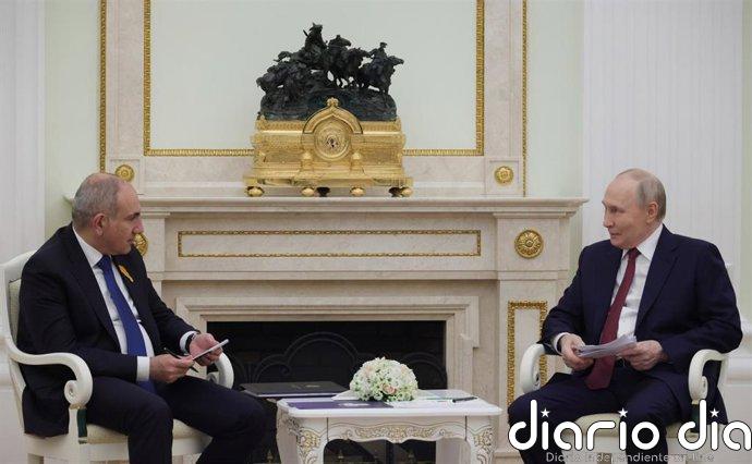 Putin y Pashinián hablan del posible referéndum para que Armenia elija entre la UE o la Unión Euroasiática