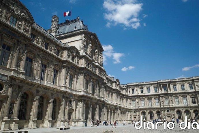 Reabre la Galería Apolo en el Louvre tras permanecer cerrada durante meses por el llamado 'robo del siglo'