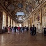 Reabre la galería del Louvre que vivió un robo de película