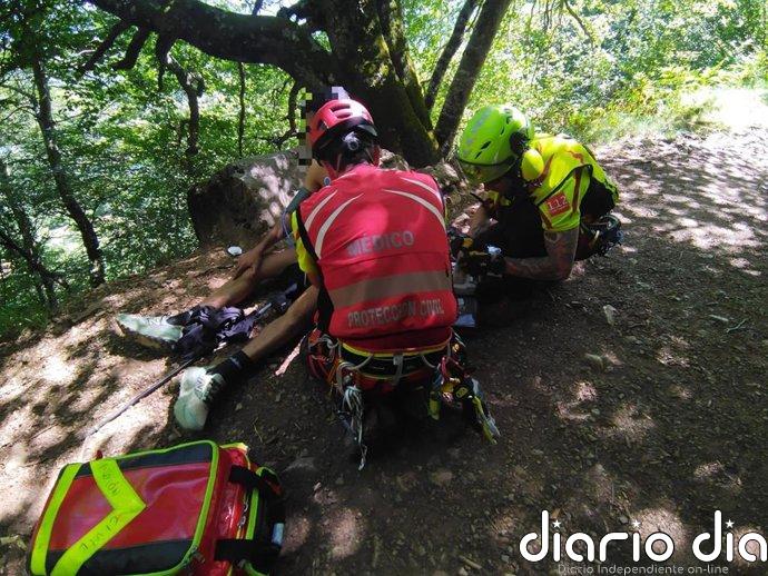 Rescatado en Picos de Europa un senderista vizcaíno de 23 años deshidratado