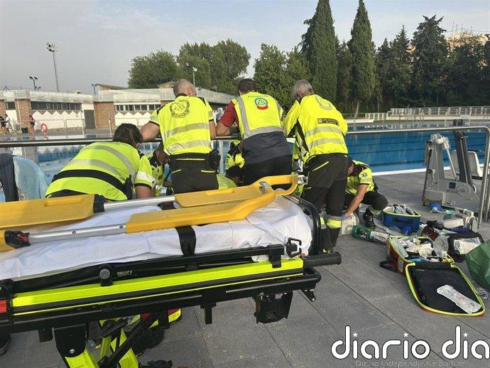 Rescatan a un hombre de 63 años que sufría un ahogamiento en una piscina municipal de Usera