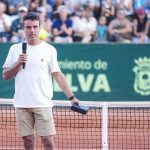 Roberto Bautista cuelga la raqueta con la Copa del Rey de Huelva