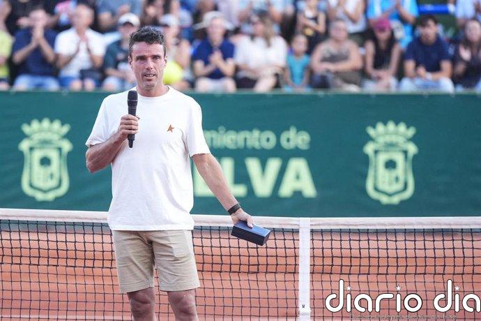 Roberto Bautista cuelga la raqueta con la Copa del Rey de Huelva