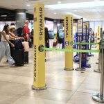 Ryanair gana un 34% menos en primer trimestre por el alza del combustible y pese al aumento de pasajeros