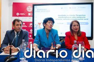Saiz defiende que la integración de los inmigrantes comienza "el día que llegan a España", no cuando obtienen papeles