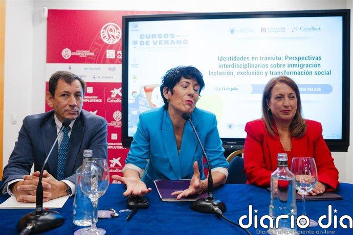 Saiz defiende que la integración de los inmigrantes comienza "el día que llegan a España", no cuando obtienen papeles