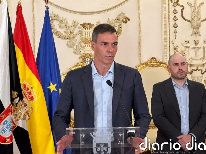 Sánchez anuncia la instalación de boyas en el espigón de Ceuta y espera la "devolución cuanto antes" de los migrantes