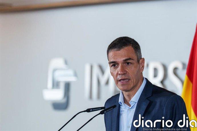 Sánchez informa del despliegue de efectivos de la UME y el MITECO para colaborar en los incendios y pide precaución