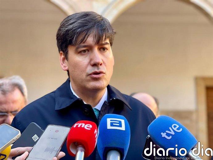 Sánchez se compromete a hacer todo lo que esté en su mano para que el proyecto de Indra en Langreo sea una realidad