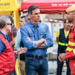 Sánchez transmite su "apoyo" a los desalojados por los incendios e insta a "reforzar la unidad frente a la emergencia"