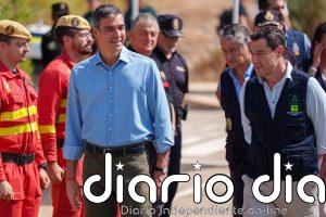 Sánchez y Moreno saludan juntos en el puesto de mando avanzado del incendio de Almería a efectivos desplegados
